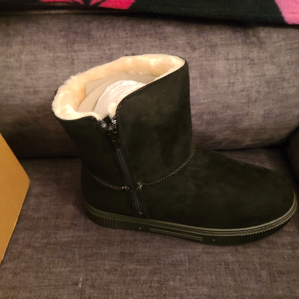 Journey Collection black boots size 8 brand new